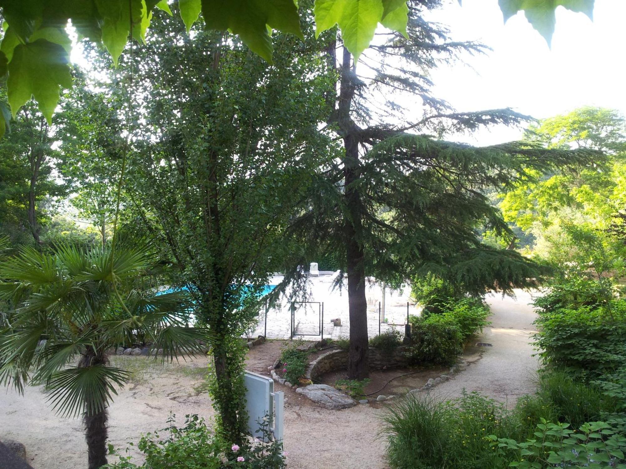 Apart'Hotel Les 4 Sources Corbés Esterno foto