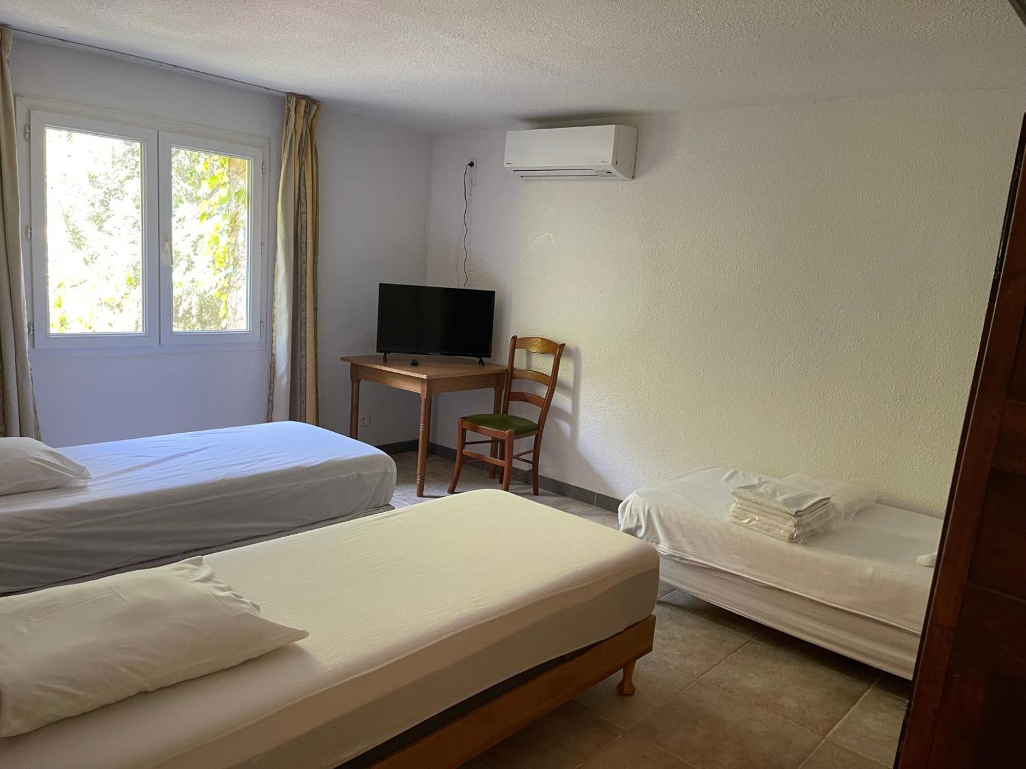 Apart'Hotel Les 4 Sources Corbés Esterno foto