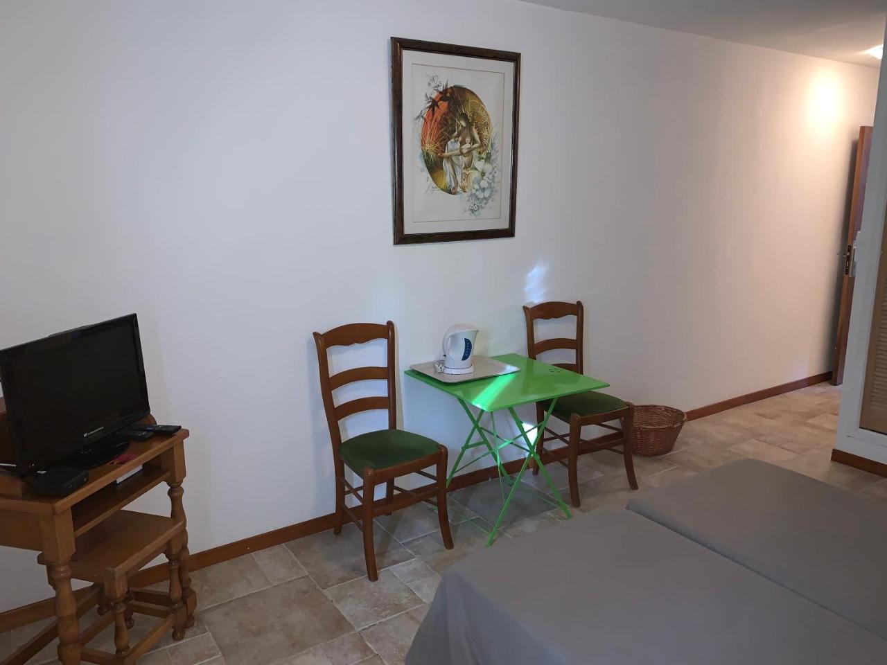 Apart'Hotel Les 4 Sources Corbés Esterno foto